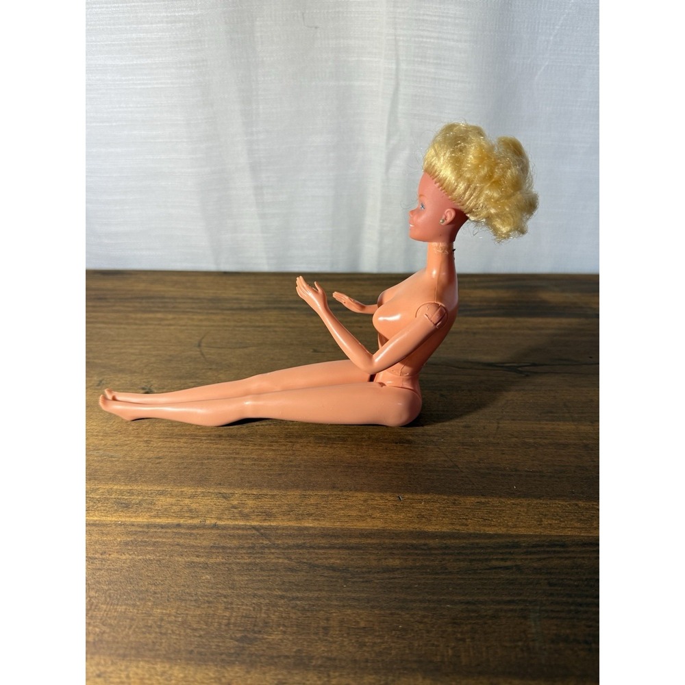 Vintage 1980s Barbie Doll Blonde Blue Eyes Twist Waist Philippines Mattel Nude - Picture 4 of 10